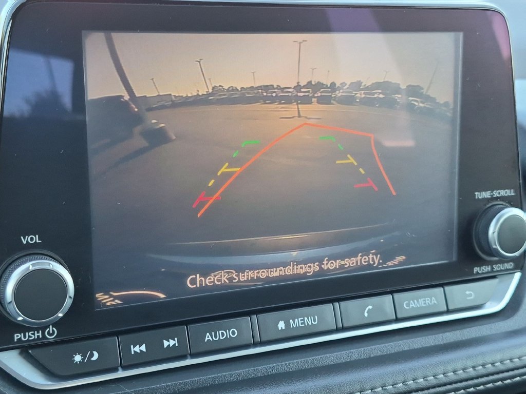 Used 2022 Nissan Rogue S FWD image 19
