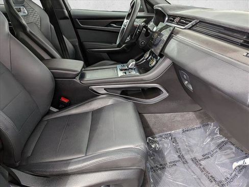 Used 2025 Jaguar F-PACE SVR 575 Edition image 21