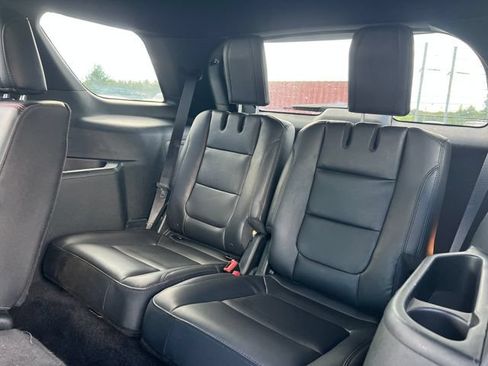 Used 2018 Ford Explorer XLT w/ Equipment Group 202A AWD/4WD image 17
