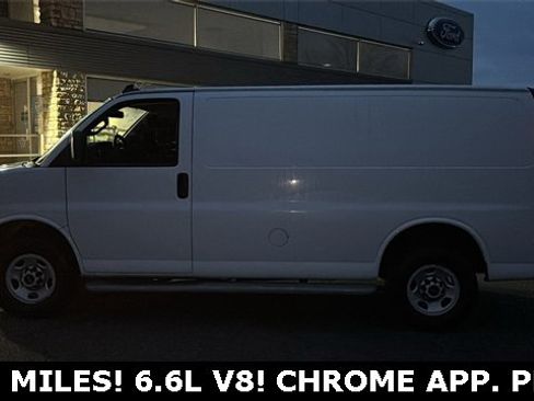 Used 2022 GMC Savana 2500 w/ Driver Convenience Package image 3