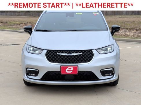 New 2026 Chrysler Pacifica Select image 2