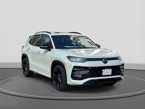 New 2026 Volkswagen Tiguan SE R-Line FWD image 1