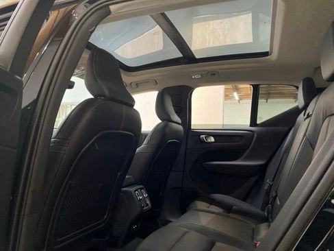 Used 2025 Volvo XC40 B5 Core AWD/4WD image 30
