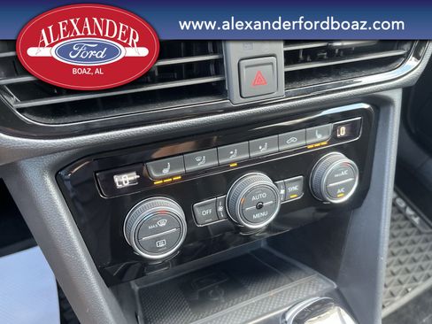 Used 2024 Volkswagen Taos SE image 22