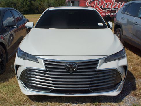 Used 2022 Toyota Avalon Limited w/ Advanced Safety Package FWD image 2