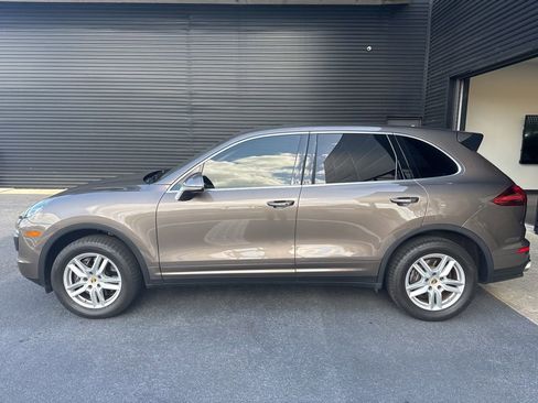 Used 2016 Porsche Cayenne image 2