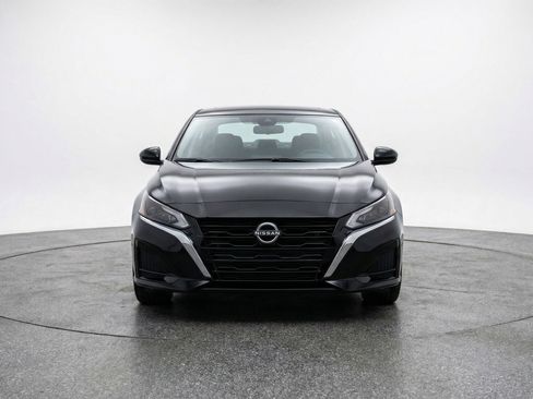 Used 2025 Nissan Altima 2.5 SV image 2