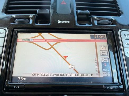 Used 2015 Nissan Leaf SV image 12