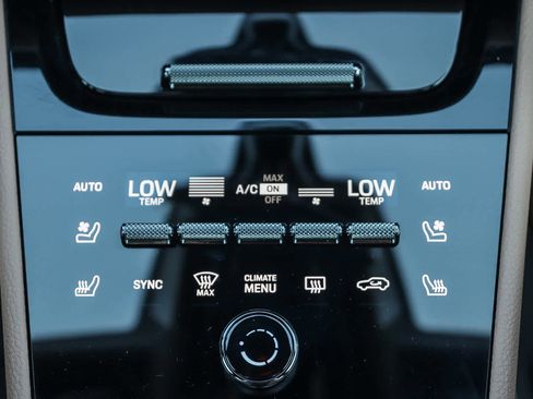 Used 2025 Porsche Cayenne image 18