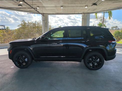 New 2025 Jeep Grand Cherokee Limited image 8