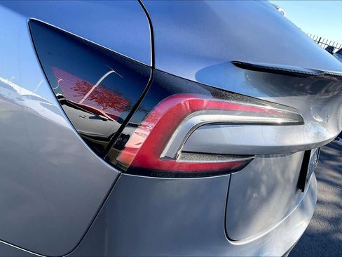 Used 2025 Tesla Model 3 Long Range image 31