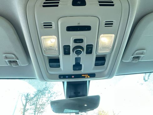 Used 2022 GMC Yukon Denali w/ Denali Premium Package image 29