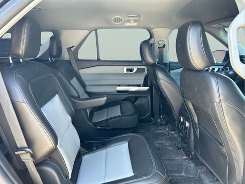 Used 2023 Ford Explorer XLT w/ Equipment Group 202A RWD image 12