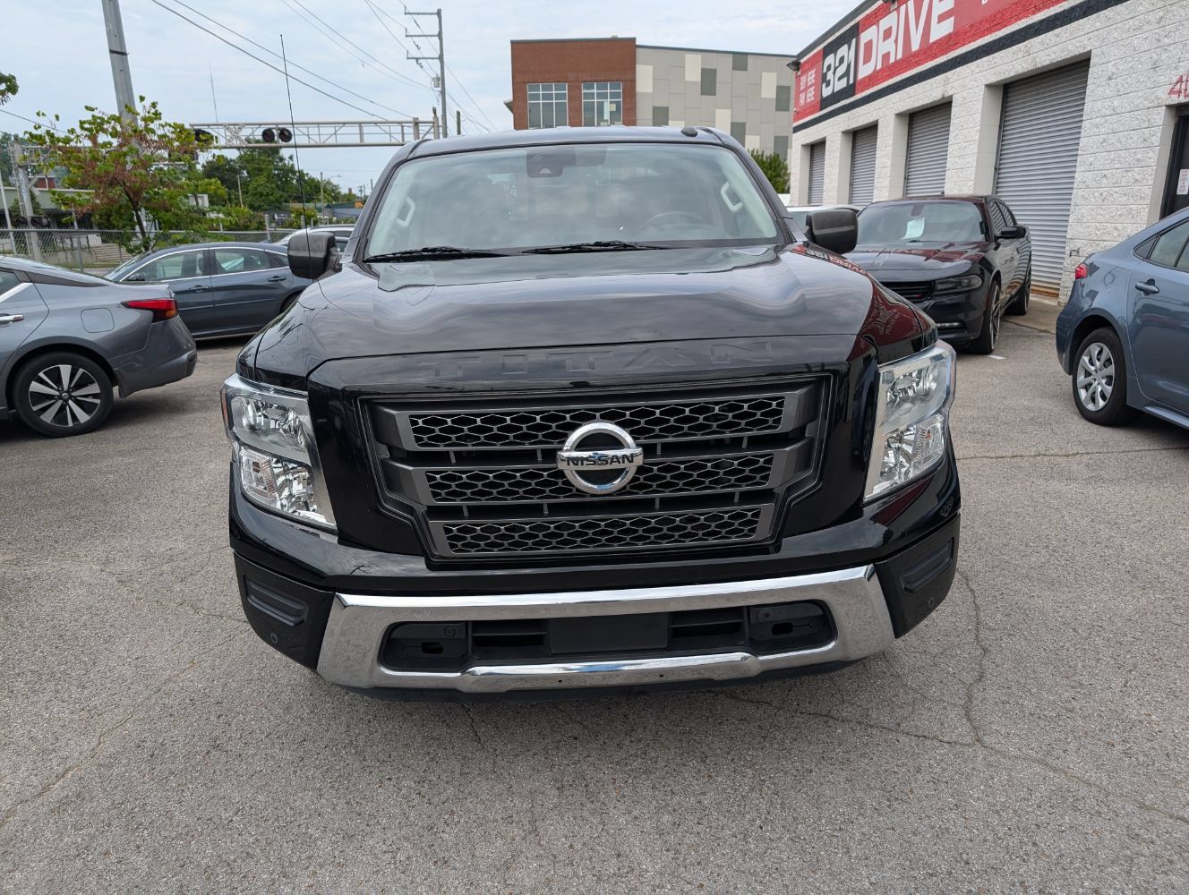 Used 2021 Nissan Titan SV w/ SV Convenience Package RWD image 4