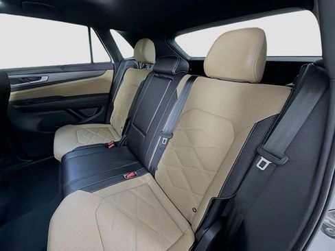 Used 2024 Volkswagen Atlas Cross Sport SE image 22