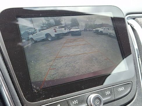 Used 2018 Chevrolet Malibu LT FWD image 17