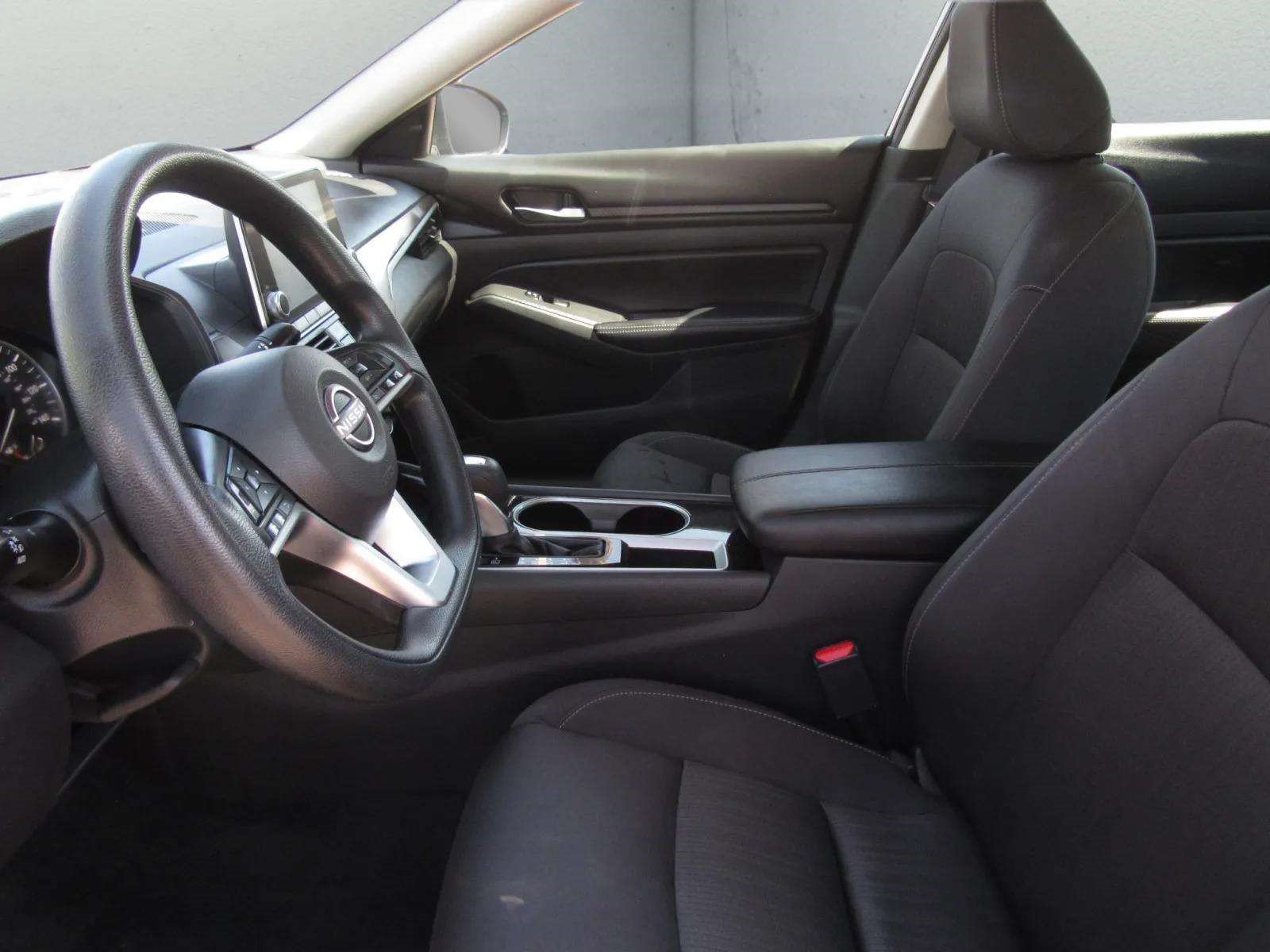 Used 2024 Nissan Altima 2.5 SV FWD image 13