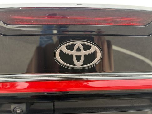 Used 2024 Toyota Prius XLE AWD/4WD image 40