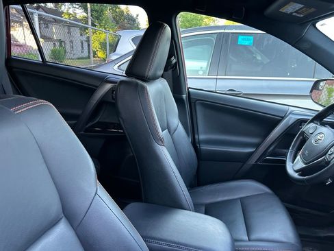 Used 2018 Toyota RAV4 SE w/ All Weather Liner Package AWD/4WD image 11