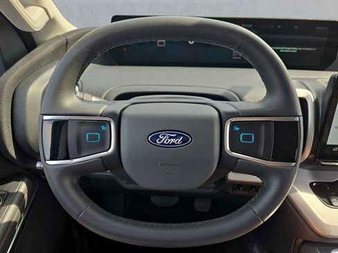 Used 2025 Ford Expedition Active RWD image 13