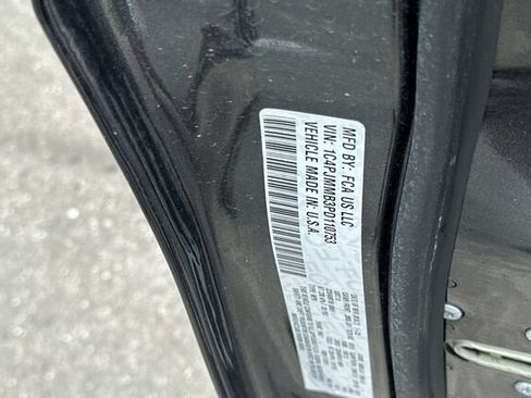 New 2023 Jeep Cherokee Altitude Lux image 27