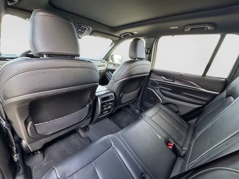 Used 2024 Jeep Grand Cherokee Limited w/ Luxury Tech Group II AWD/4WD image 14