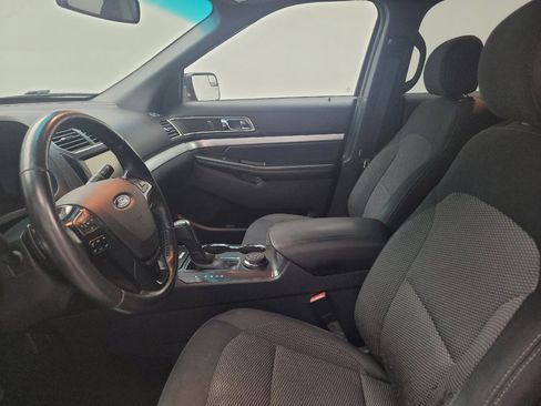 Used 2016 Ford Explorer XLT w/ Equipment Group 201A AWD/4WD image 17