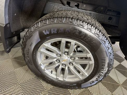 Used 2024 Chevrolet Colorado LT w/ LT Convenience Package image 11