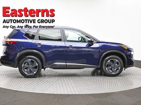 Used 2024 Nissan Rogue SV AWD/4WD image 4