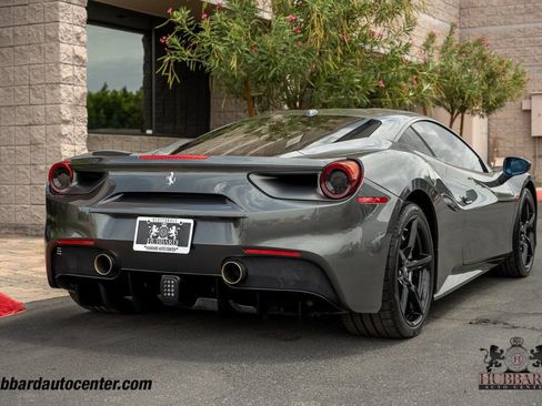 Used 2017 Ferrari 488 GTB RWD image 9