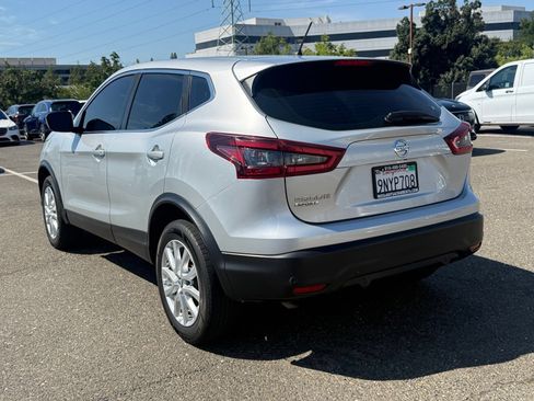 Used 2021 Nissan Rogue Sport S FWD image 3