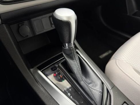 Used 2018 Toyota Corolla LE FWD image 19