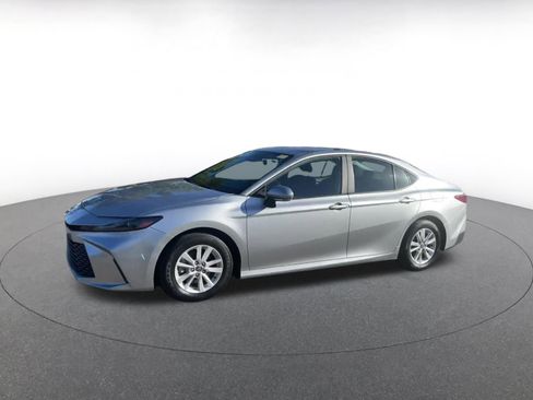 Used 2025 Toyota Camry LE image 7