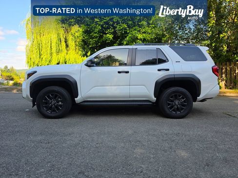 Used 2025 Toyota 4Runner SR5 AWD/4WD image 9