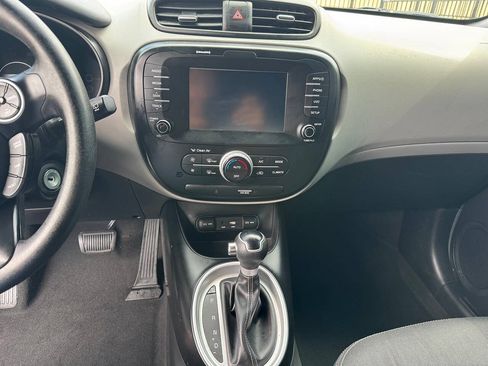 Used 2018 Kia Soul + FWD image 13