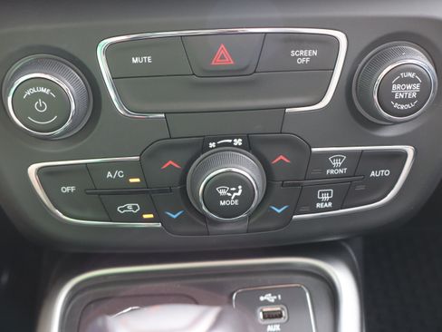 Used 2020 Jeep Compass Latitude w/ Cold Weather Group AWD/4WD image 21