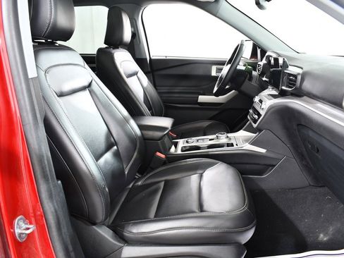 Used 2023 Ford Explorer XLT w/ Equipment Group 202A image 10