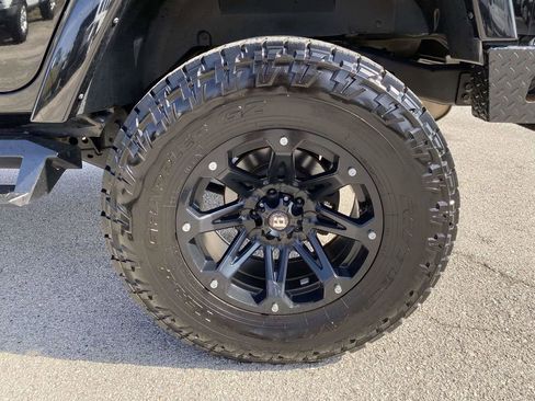 Used 2013 Jeep Wrangler Unlimited Sahara w/ Connectivity Group image 7