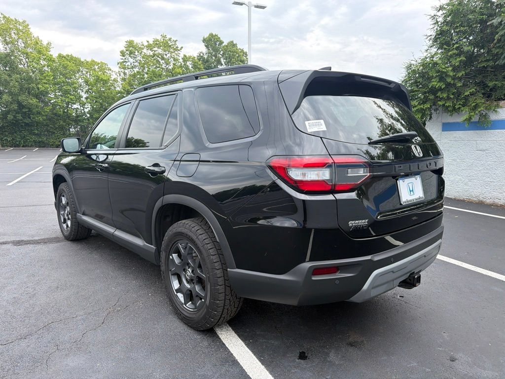 Certified 2025 Honda Pilot TrailSport image 3