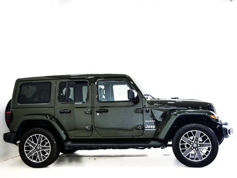Used 2023 Jeep Wrangler Unlimited Sahara w/ Cold Weather Group AWD/4WD image 5