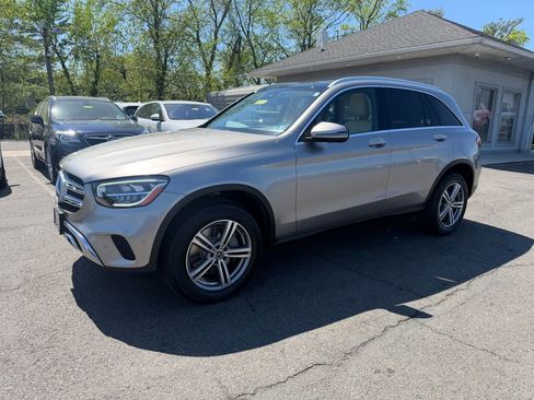 Used 2021 Mercedes-Benz GLC 300 4MATIC image 3