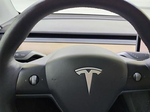 Used 2021 Tesla Model Y Long Range AWD/4WD image 16