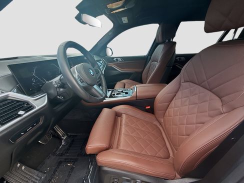 Used 2025 BMW X7 xDrive40i w/ M Sport Package image 19