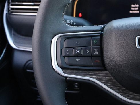 Used 2023 Jeep Wagoneer Series II w/ Flexible Seating Group image 14