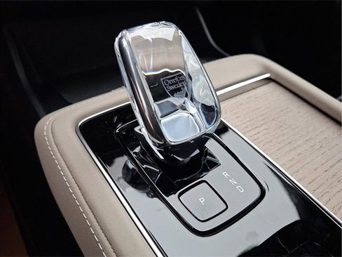 New 2025 Volvo XC90 B5 Plus w/ Protection Package Premier image 12
