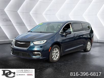 Used 2023 Chrysler Pacifica Touring-L