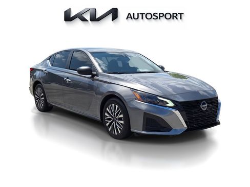 Used 2025 Nissan Altima 2.5 SV FWD image 3