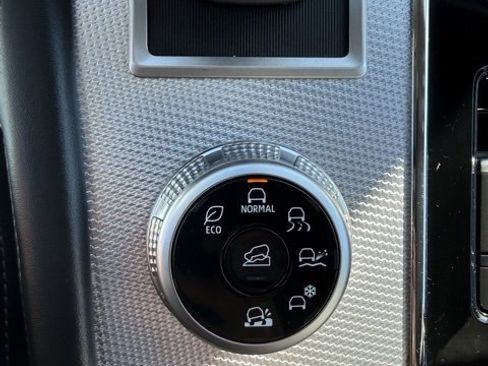 Used 2024 Mitsubishi Outlander SEL image 28