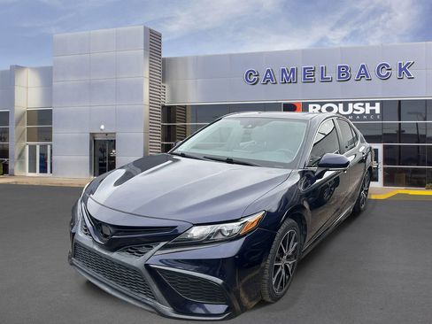 Used 2021 Toyota Camry SE w/ Convenience Package FWD image 12