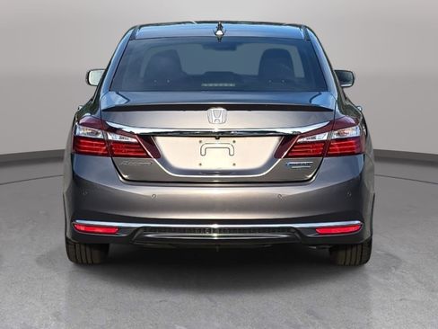 Used 2017 Honda Accord Touring image 6